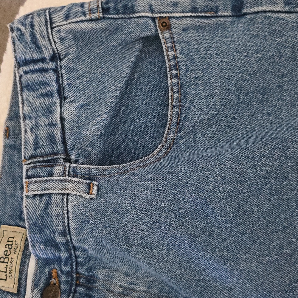 L.L. Bean Men's Classic Denim Jeans 36x29 - Picture 4 of 15